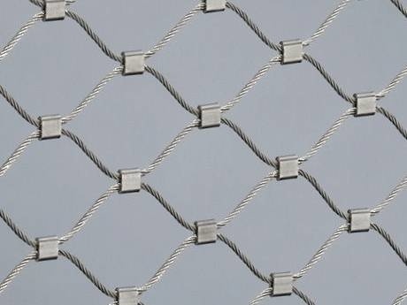 There is wire rope mesh with ferrules.