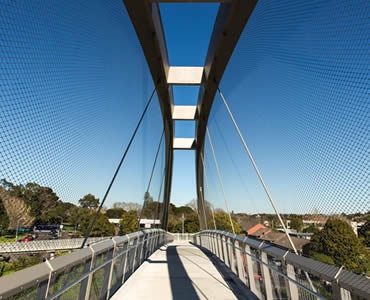 Stainless steel ferrule rope mesh is installed as the railing and protective wall of a large suspension bridge.