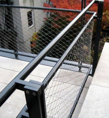 Stainless steel ferrule rope mesh is installed as the fence of roof platform.